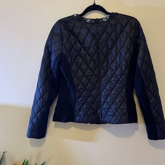 Elegant Black Quilted Women's Puffer Jacket - Picture 3 of 10